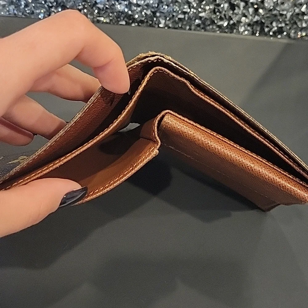 LOUIS VUITTON Monogram Wallet - Picture 9 of 11